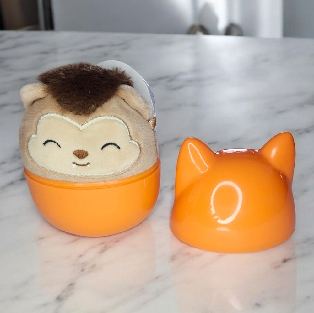 SQUISHMALLOWS 2023 Mini Wade The Werewolf - Picture 4 of 5